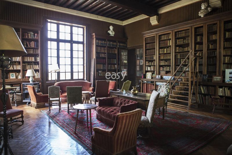 location of unusual and unique event venues in the city of Bordeaux