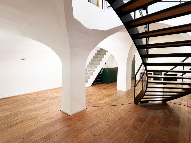 unique and distinctive atypical space located in Paris 75, FRANCE