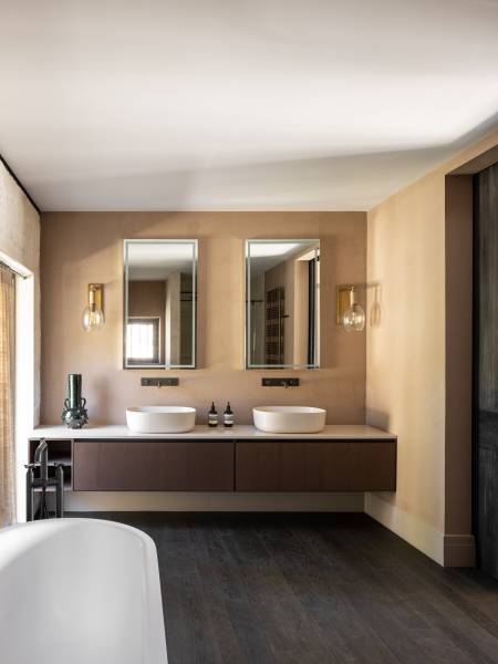 beautiful bathroom ideal for professional filming and shooting in FRANCE