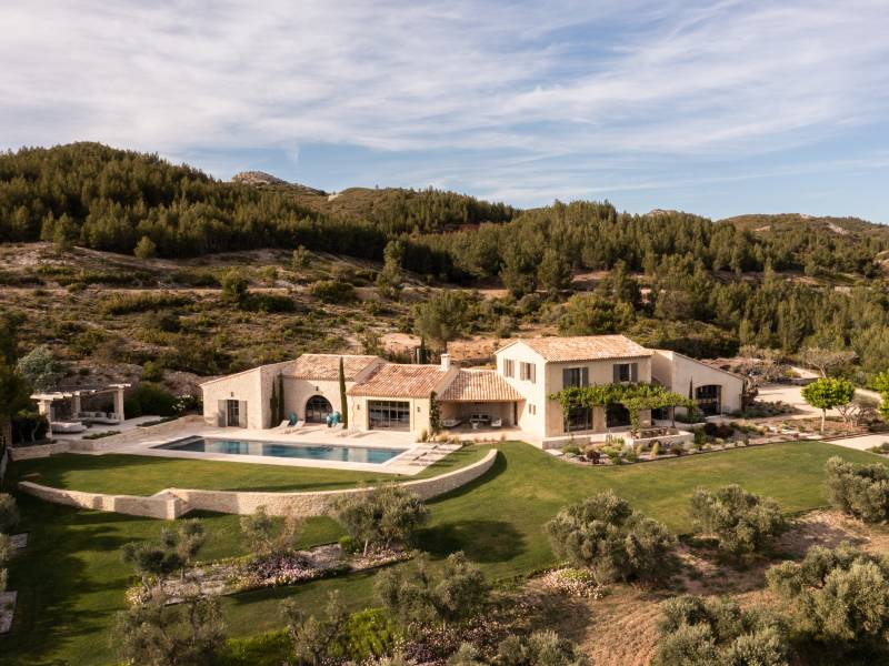 shooting location in the Luberon region of FRANCE renowned for its picturesque landscapes and charming villages