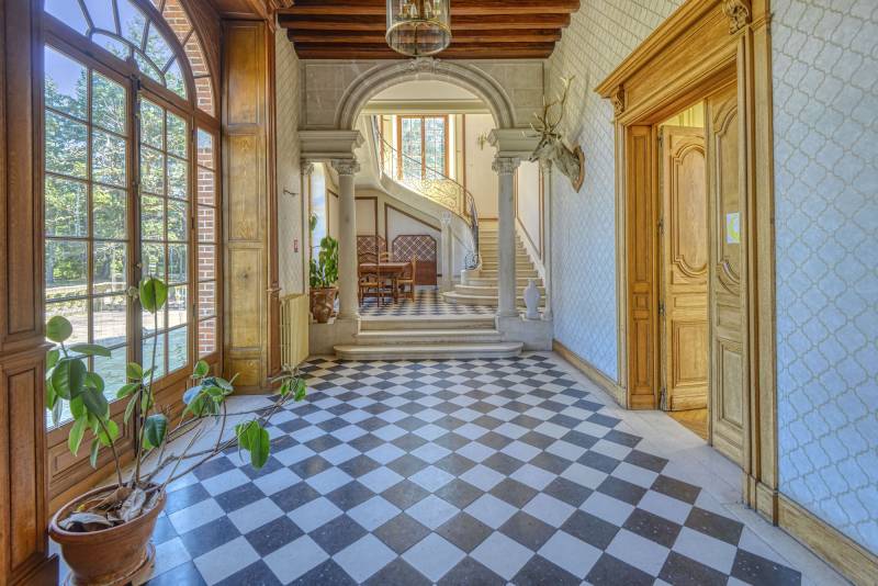 Location of Filming in the Beautiful and Historic Region of Île-de-France, FRANCE