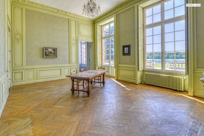 Unconventional and Unique Photoshoot Location in Paris, FRANCE