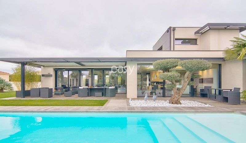Contemporary villa in FRANCE ideal for photo shootings located in Toulouse