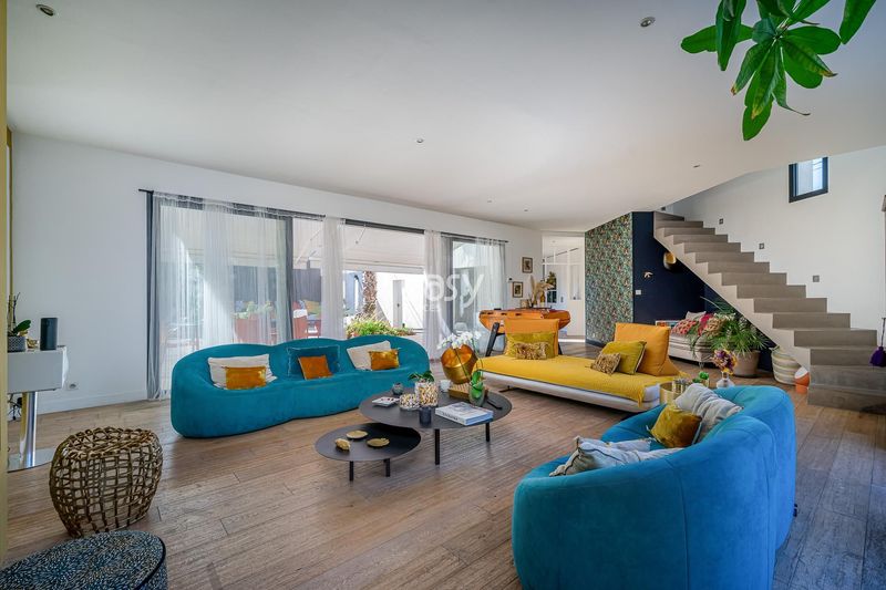 Villa available for rental in France for exclusive professional photo shoot sessions in Marseille