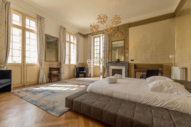 beautiful room suitable for professional filming and shooting purposes in FRANCE
