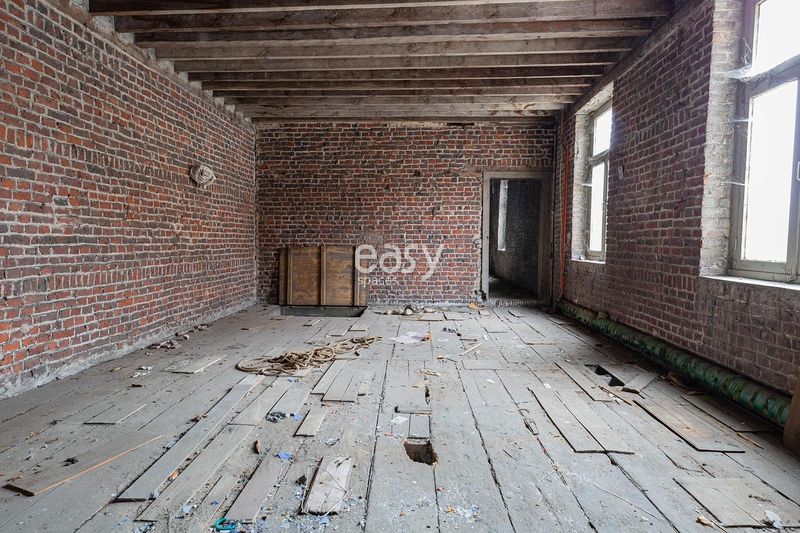 raw location in Lille, France, ideal for professional photo shoots and photography sessions