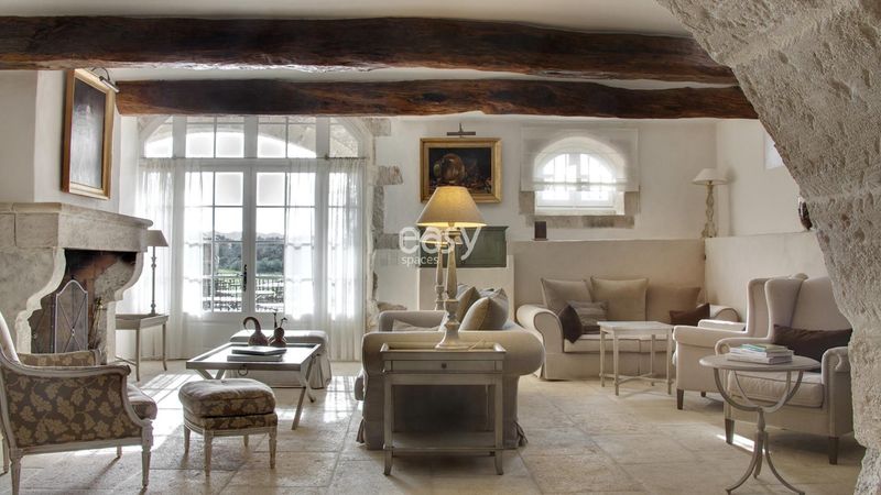 Rental of a scenic location place in the beautiful south of France for professional photo shoots in the Luberon area