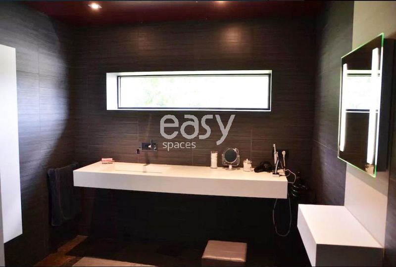 How to successfully rent out your house for a filming project or movie shoot?