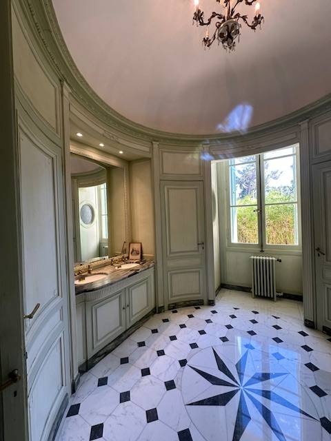 Venue rental for photo shoot in Nice, France, offering ideal locations for professional photography sessions