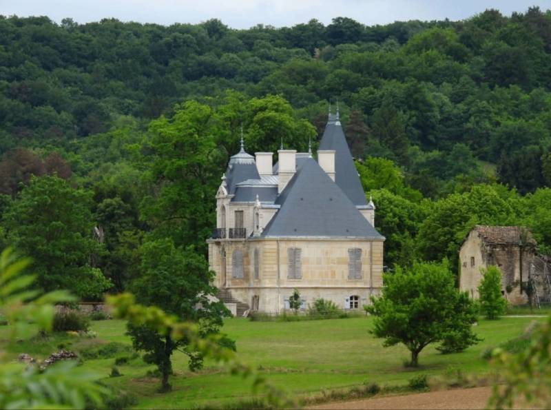 Manor House Available for Rental for Film Shooting in Reims, France