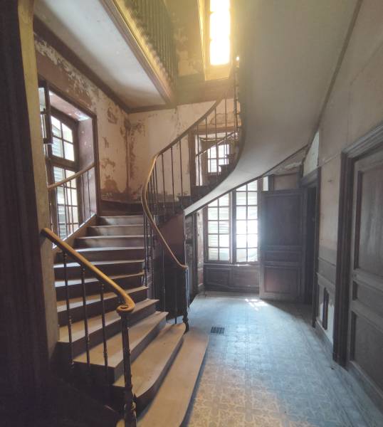 Worn-out filming location in FRANCE that appears visibly aged and deteriorated