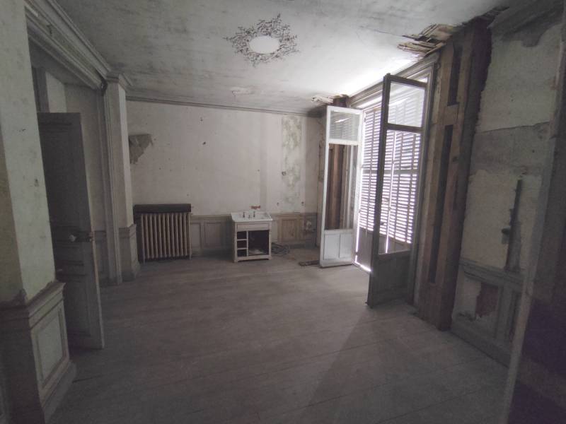 Manor House Available for Rent for Film and TV Production Purposes in FRANCE