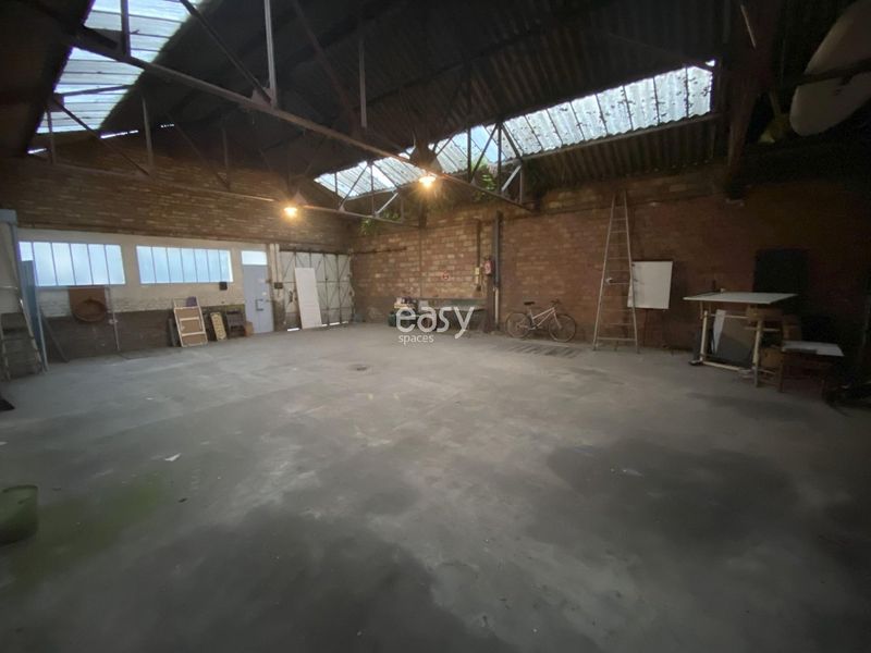 raw event venue location in the city of Paris, FRANCE