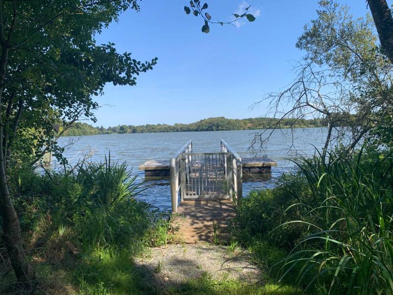 Location of a photoshoot with a beautiful view of the river in France