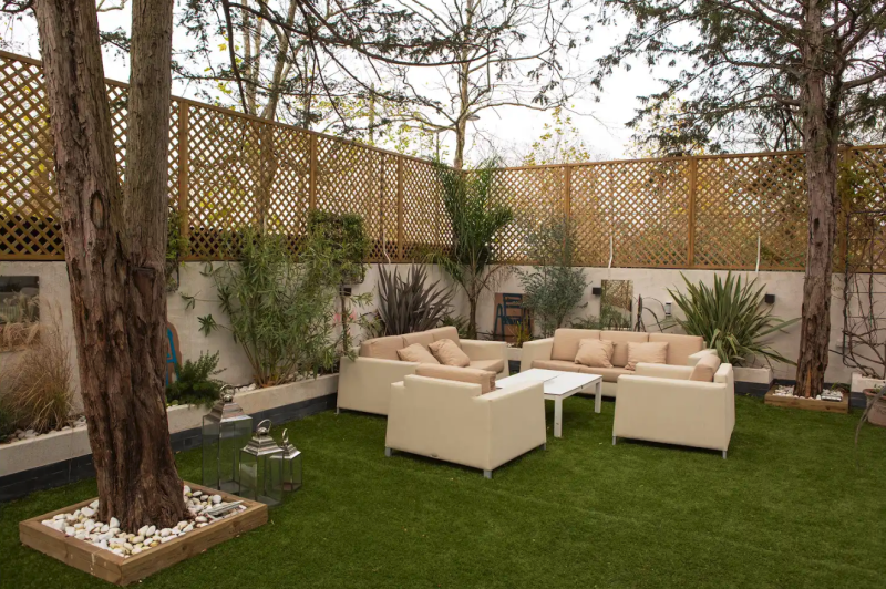 Villa with Spacious Garden Ideal for Photoshoots Located in Paris, France