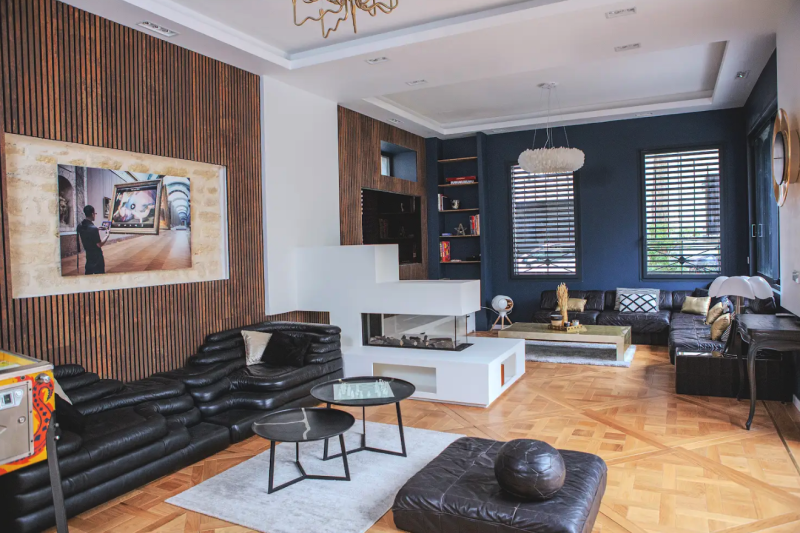 Modern house available for rent in the very heart of Paris, France, ideally suited for filming purposes and production shoots