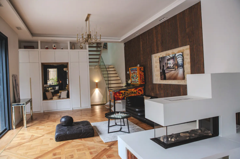 Renting a Villa with a Beautiful Garden Perfect for Film Shooting in Paris, FRANCE