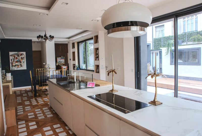 shooting location in the very heart of central Paris, FRANCE