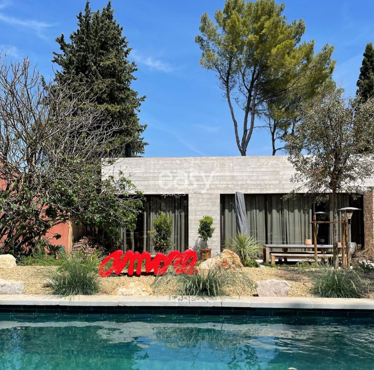 Event venue with swimming pool located in Aix-en-Provence, FRANCE