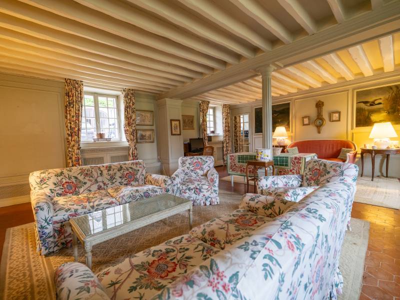 Castle available for rent in FRANCE for professional photo shooting session in Paris