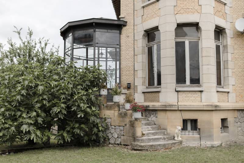 rent a bourgeois house for event purposes in Paris FRANCE with elegant and spacious settings