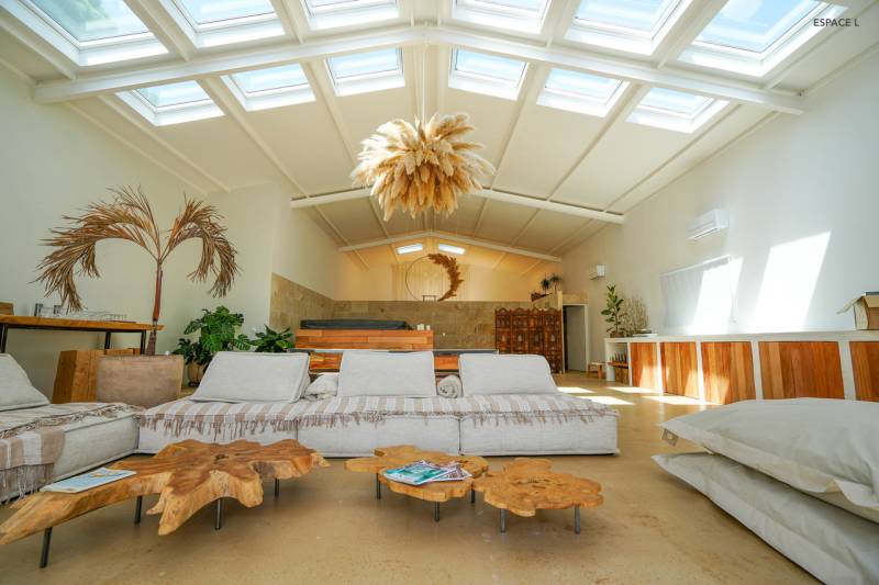 rental decor setup available specifically for professional photo shoot sessions in FRANCE