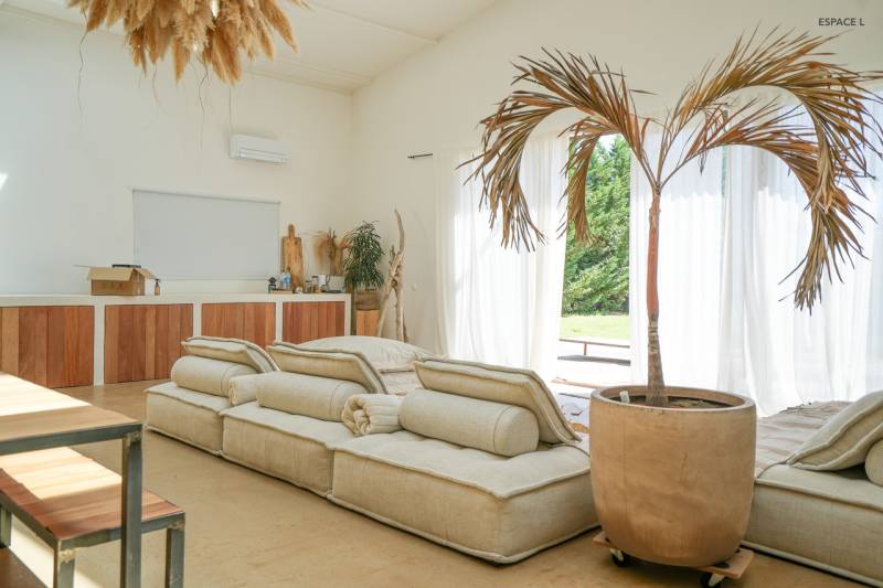 Renting a spacious and charming villa for a professional photoshoot in the beautiful Camargue region of France