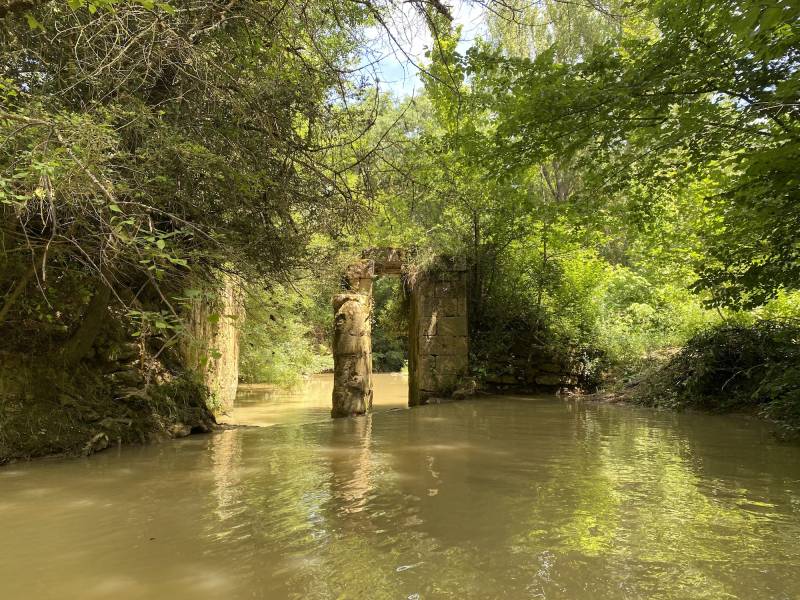 photoshoot location with a picturesque rustic countryside setting near Toulouse, FRANCE