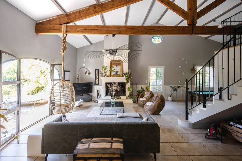 renting a luxury villa for an exclusive film shoot in the picturesque south of France