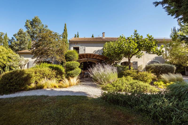 House available for rent in Provence, France, specifically for photo production purposes and professional shoots