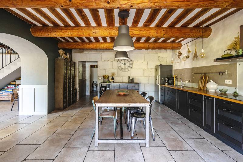 rental of a villa in Provence, France, for a professional photo production shoot