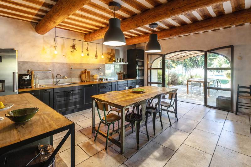 renting a house in Provence FRANCE for a professional photo shoot or commercial shooting purposes