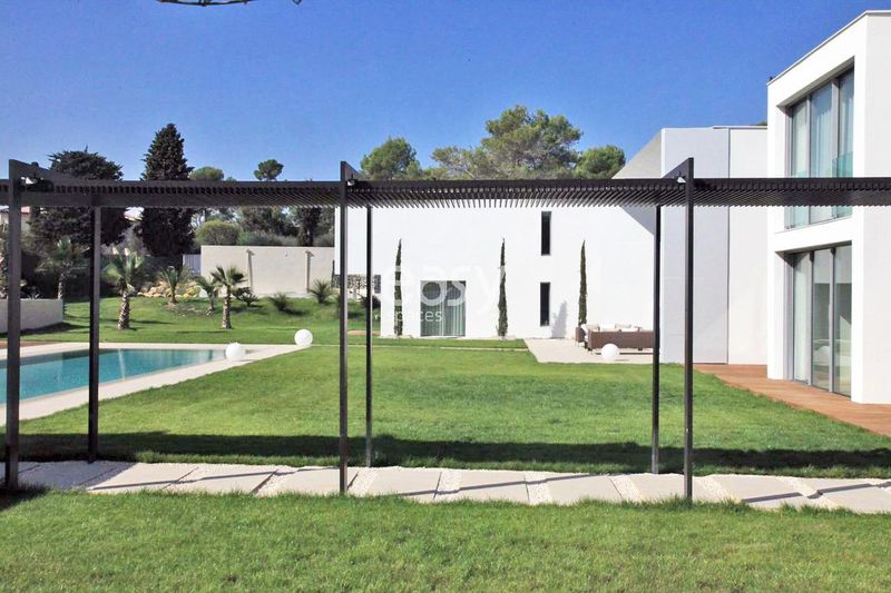 Rental of a Stylish Californian House for a Professional Photo Shoot in the Beautiful PACA Region