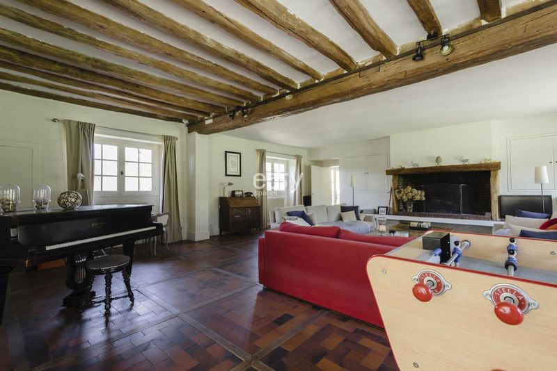 decor for photo production in Paris FRANCE with professional studio settings and innovative design elements