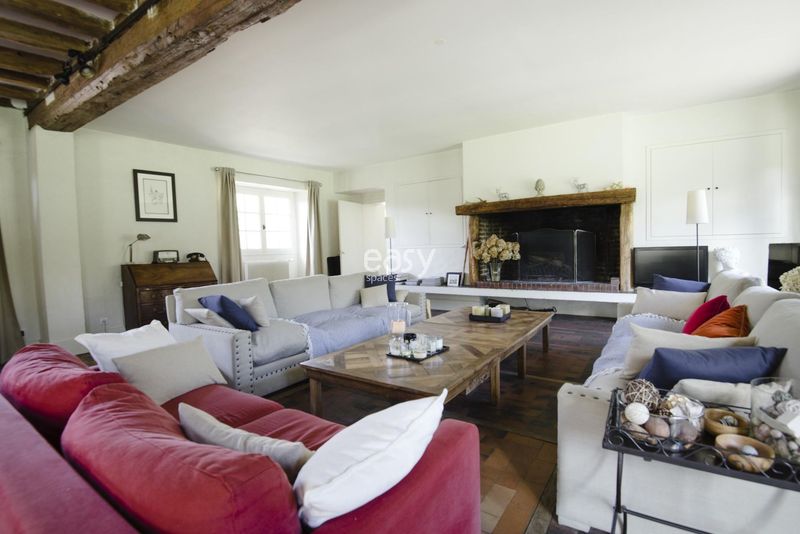 Agency specializing in locations for professional photoshoots in Paris, FRANCE