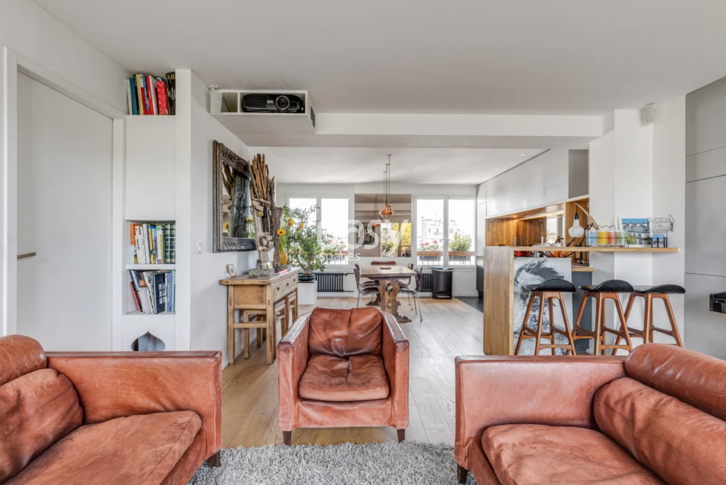 Filming location situated in the very heart of the city center of Paris, FRANCE