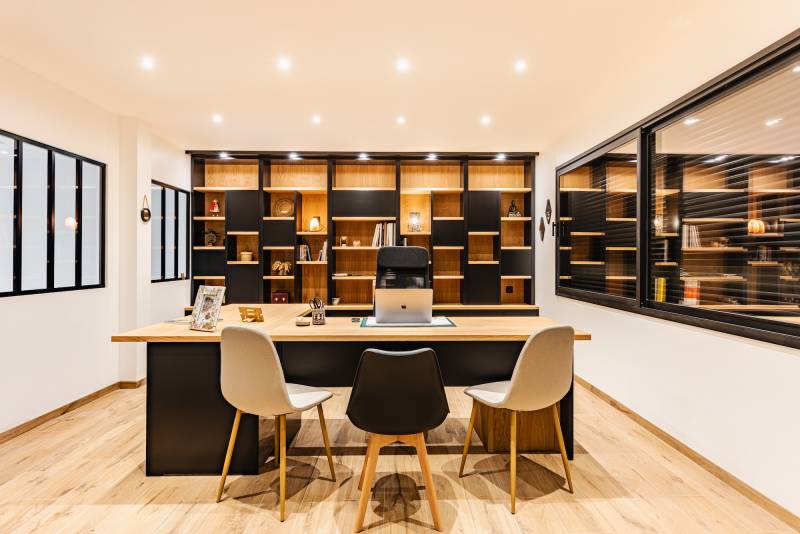 Office space available for rent in Paris, France, perfect for photo shootings and professional photography sessions