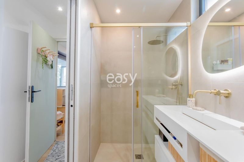 Beautiful and Spacious Bathroom Perfectly Designed for High-End Cosmetic Photo Shoots in Paris, FRANCE