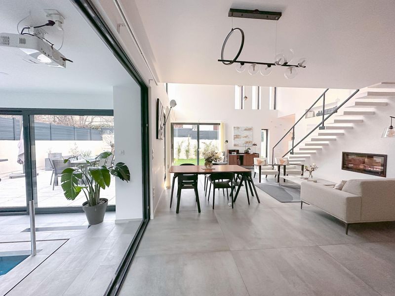 loft for photo shoot located in Paris, FRANCE