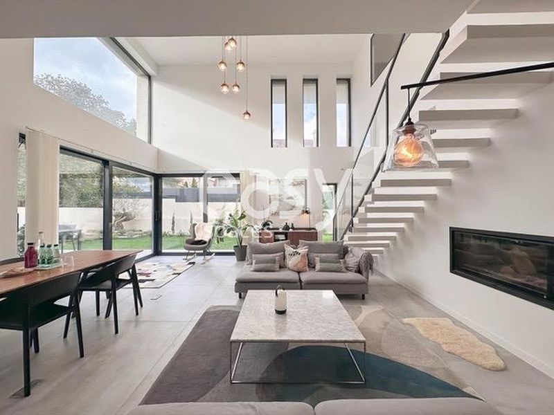 Unusual and unique filming location in Paris, France for creative projects