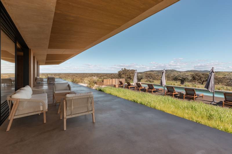 Renting an ultra-modern villa for a photo shoot in Portugal