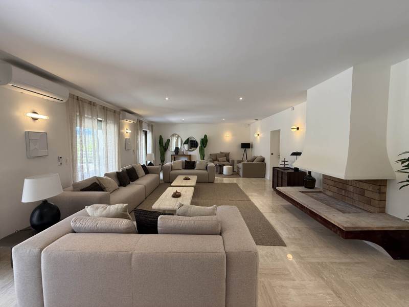 Modern house available for rent for a professional photo shooting session in Cannes, France
