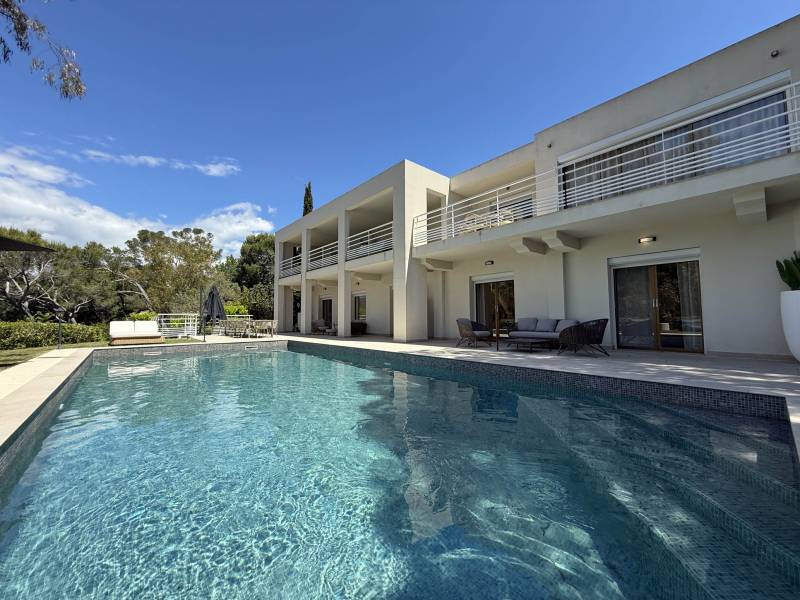 House Available for Rent in France Specifically Designed for Hosting Various Event Occasions 06