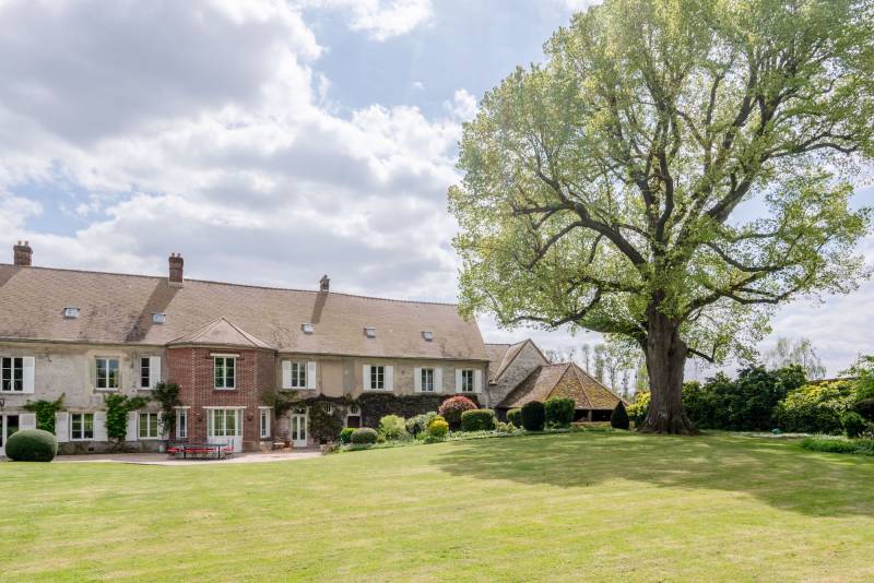 House with garden available for rent for events in Paris, France