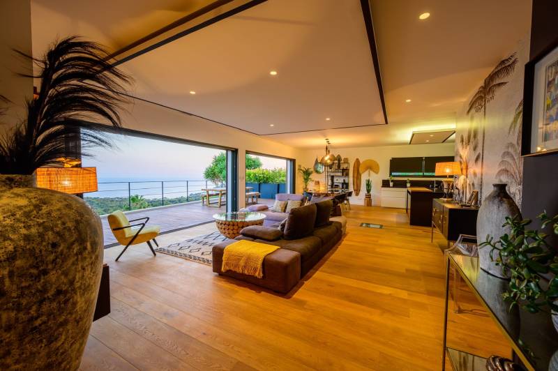 Contemporary modern house ideally suited for filming and shooting in the Var region of France