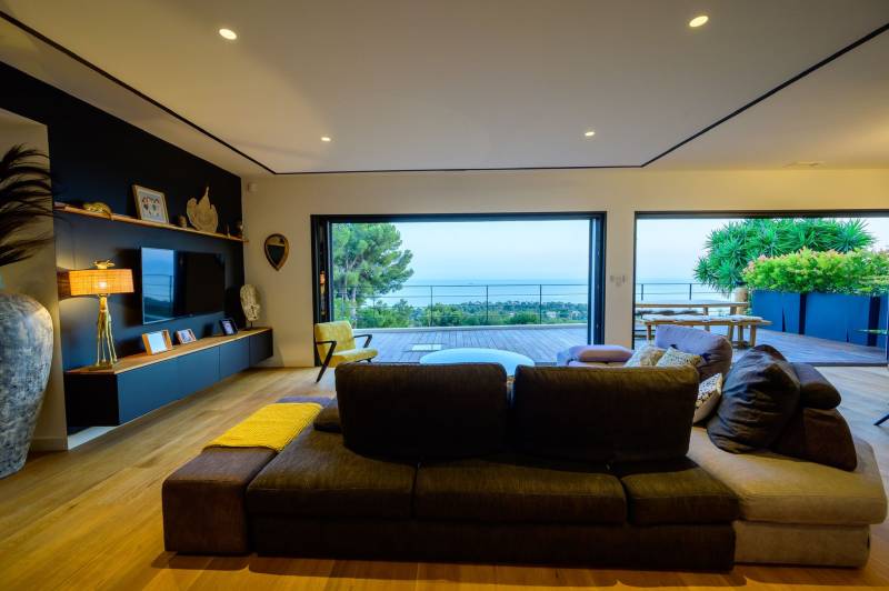 Sea view photoshoot location in the Var department, FRANCE with breathtaking coastal scenery