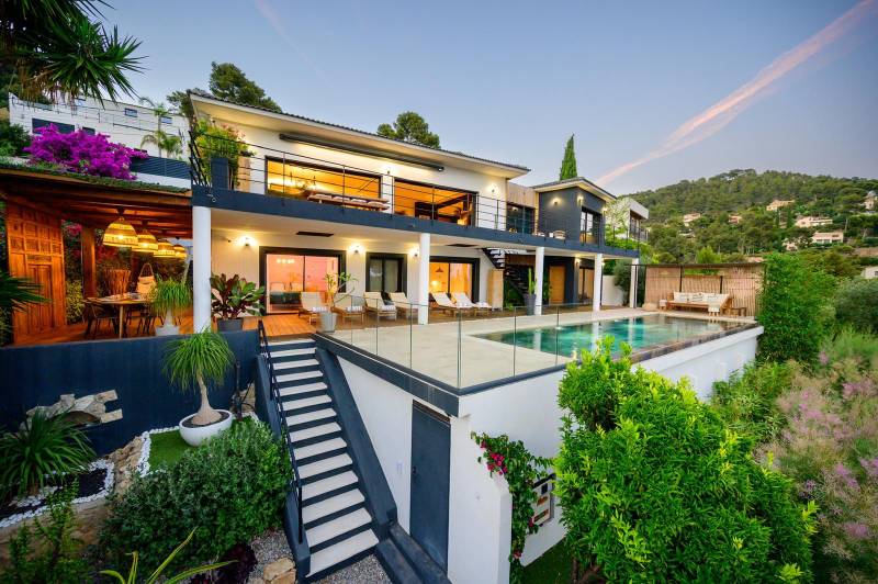 location scouting agency specialized in identifying and securing filming locations in FRANCE