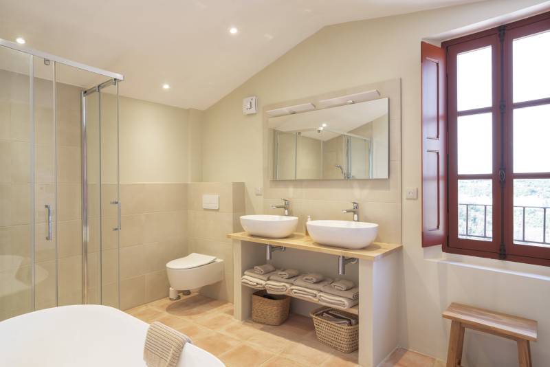 Unusual and unique photoshoot location in the Luberon region of FRANCE