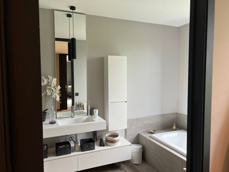 Renting a House for a Professional Photo Shoot Session in the City of Paris, FRANCE