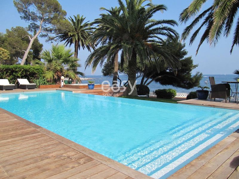 Sea view swimming pool located in the south available for photo shoots and filming purposes
